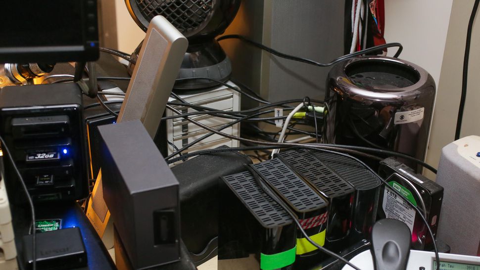 realmacprodesk.jpg.e2a4af192b54f03334d41428f06c1f2b.jpg
