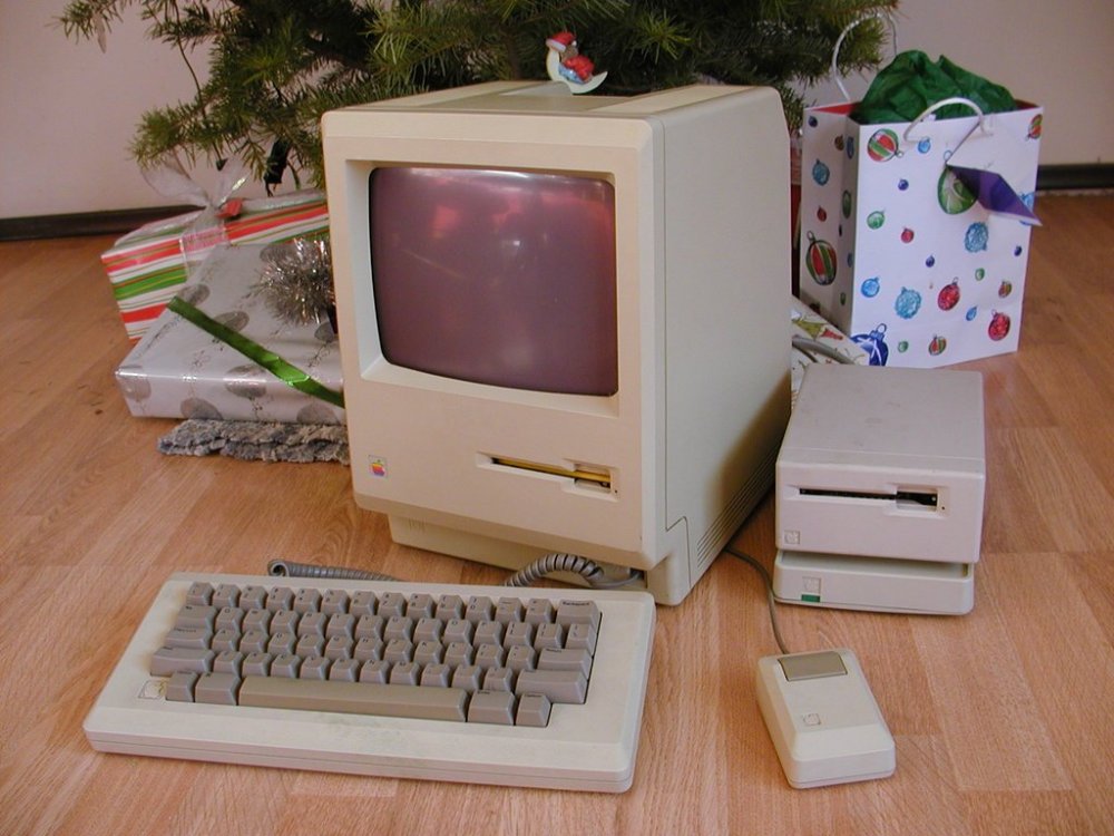 merry_macintosh_christmas_by_celgen.jpg